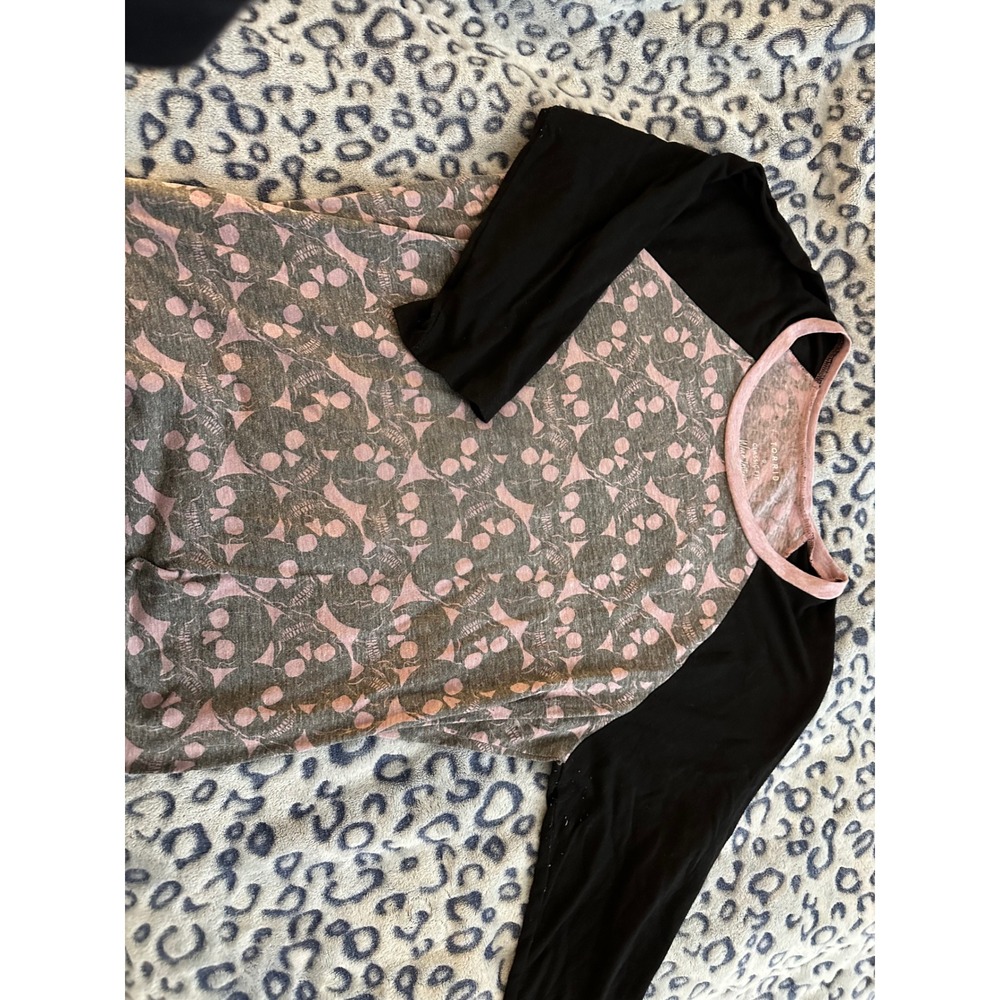 Torrid Purple & Black Skulls 3/4 Sleeve Henley Crewneck Size 1‎ - Picture 3 of 4